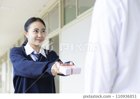 高中女生表達自己的感受 高中女生表達自己的感受 110936851