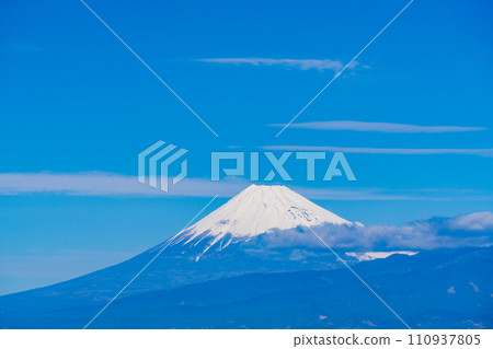(Shizuoka Prefecture) Mt. Fuji seen over the sea from the Nishi-Izu coastline (Shizuoka Prefecture) Mt. Fuji seen over the sea from the Nishi-Izu coastline 110937805