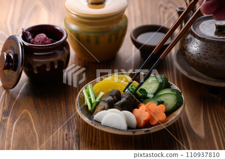 Assorted pickles 110937810