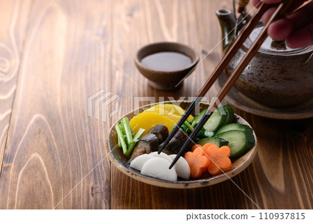 Assorted pickles 110937815