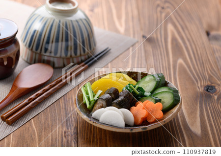 Assorted pickles 110937819