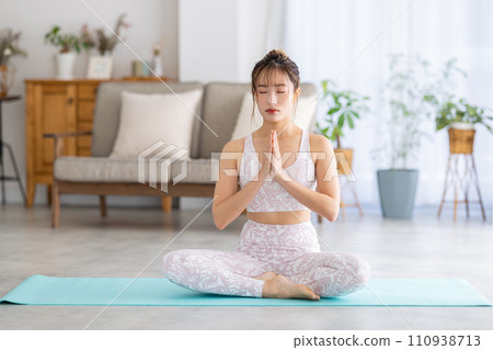 A woman who plays yoga at home A woman who plays yoga at home 110938713