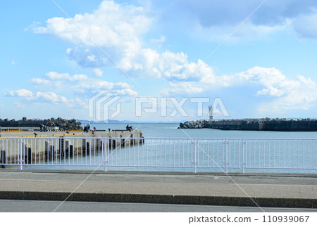 Oiso Port, Oiso-cho, Naka-gun, Kanagawa Prefecture, Lighthouse 110939067