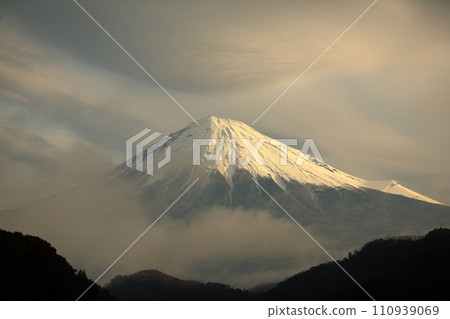 富士山和早晨的雲彩 110939069
