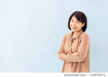 一個 60 多歲的女人的肖像 一個 60 多歲的女人的肖像 110939573