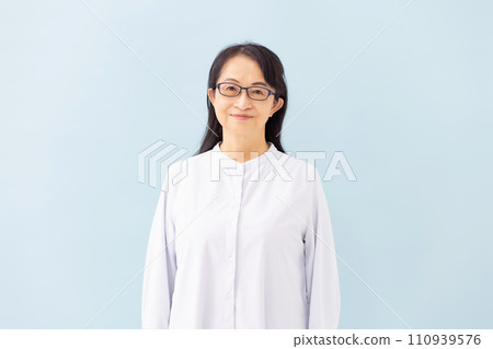 Portrait of a woman in her 60s Portrait of a woman in her 60s 110939576