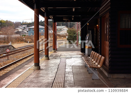 Platform (1) of Myokaku Station on the Hachiko Line in Tokigawa Town, Saitama Prefecture Platform (1) of Myokaku Station on the Hachiko Line in Tokigawa Town, Saitama Prefecture 110939884