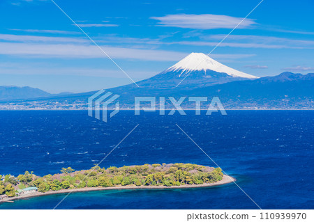 (Shizuoka Prefecture) Mt. Fuji over Oceanazaki (Osezaki) (Shizuoka Prefecture) Mt. Fuji over Oceanazaki (Osezaki) 110939970
