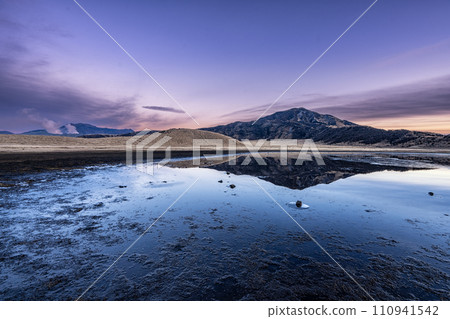 Mt Aso, Japans largest active volcano caldera Mt Aso, Japans largest active volcano caldera 110941542