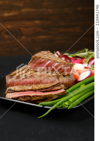 Grilled coulotte roast beef steak 110941746