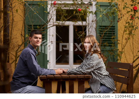 love story, holding hands, couple 110944625