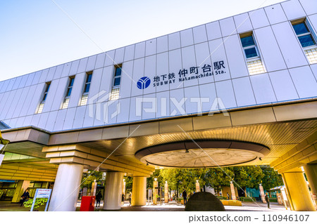 日本橫濱城市景觀 橫濱市營地鐵中町台站等景觀蔚藍的天空鋪展開來... = 2020 年 1 月 25 日 日本橫濱城市景觀 橫濱市營地鐵中町台站等景觀蔚藍的天空鋪展開來... = 2020 年 1 月 25 日 110946107