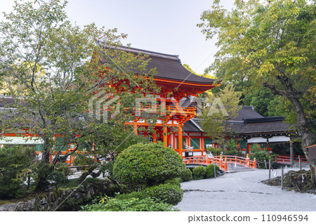 上賀茂神社樓門(京都市北區上賀茂本山) 上賀茂神社樓門(京都市北區上賀茂本山) 110946594