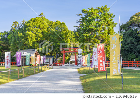 上賀茂神社第二鳥居的參道(京都市北區上賀茂本山) 上賀茂神社第二鳥居的參道(京都市北區上賀茂本山) 110946619