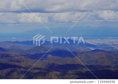 The snow-covered mountains of Mt. Eniwadake from the summit of Mt. Eniwadake The snow-covered mountains of Mt. Eniwadake from the summit of Mt. Eniwadake 110946936