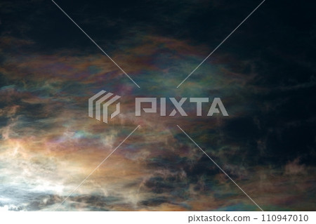 Fantastic colored clouds appearing in the early summer sky / Telephoto / Sky limited / 210629AM Fantastic colored clouds appearing in the early summer sky / Telephoto / Sky limited / 210629AM 110947010