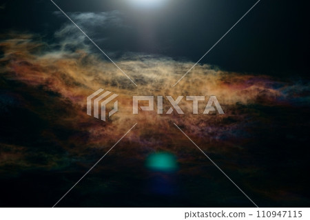Fantastic colored clouds appearing in the early summer sky / Telephoto / Sky limited / 210629AM 110947115