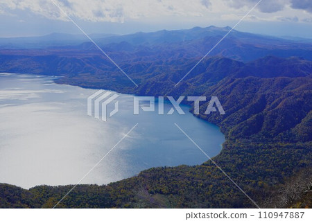 從惠庭嶽山脊線看支笏湖和幌幌山 從惠庭嶽山脊線看支笏湖和幌幌山 110947887