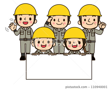 戴著頭盔的一男一女舉著牌子 110948001