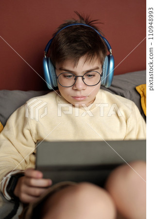 Watching online video on tablet screen Watching online video on tablet screen 110948993
