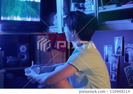 Young woman watching old TV set 110949214