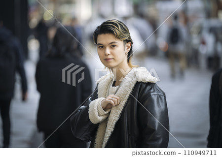 Portrait of a man in his twenties looking at the camera Portrait of a man in his twenties looking at the camera 110949711