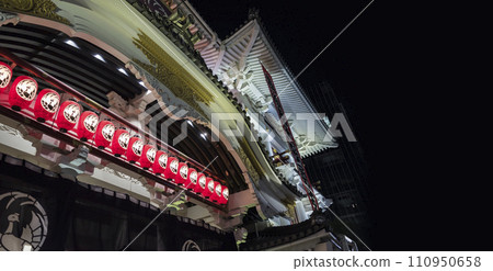 銀座歌舞伎座 歌舞伎座塔 燈光明亮的夜晚城市 銀座歌舞伎座 歌舞伎座塔 燈光明亮的夜晚城市 110950658