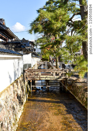 [Castle in the Sky] Castle town of the ruins of Takeda Castle in the blue sky [Waterway] 110950894
