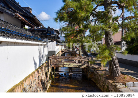 [Castle in the Sky] Castle town of the ruins of Takeda Castle in the blue sky [Waterway] 110950994