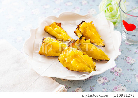 Yakimo on a plate 110951275