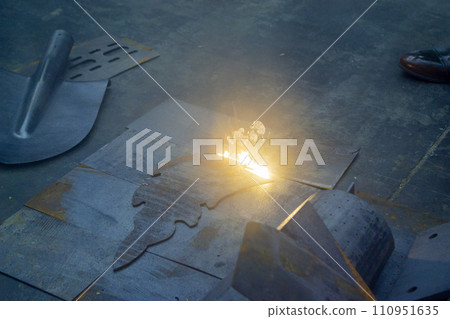 Laser cleaning of metal. The laser beam cleans the metal surface from rust. Laser removes removing old rust from metal. Innovation metalworking. New technologies Laser cleaning of metal. The laser beam cleans the metal surface from rust. Laser removes removing old rust from metal. Innovation metalworking. New technologies 110951635