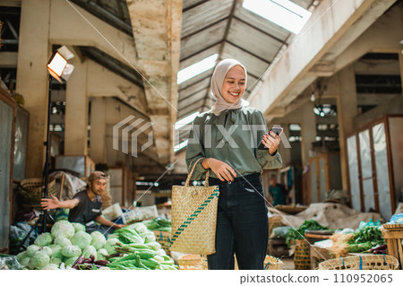 female customer holding phone standing farmer market 110952065