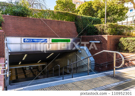 Yokohama cityscape in Japan, overlooking Yokohama Municipal Subway Isezaki Chojamachi Station (entrance/exit) etc. 110952301