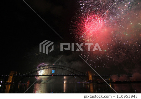 在澳洲旅行拍攝美麗的大型跨年煙火 110953945