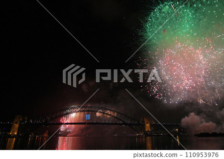 在澳洲旅行拍攝美麗的大型跨年煙火 110953976