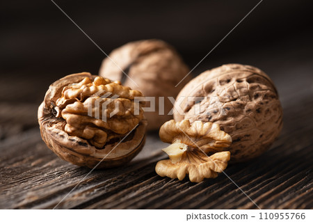 Whole and cracked walnuts with kernels Whole and cracked walnuts with kernels 110955766