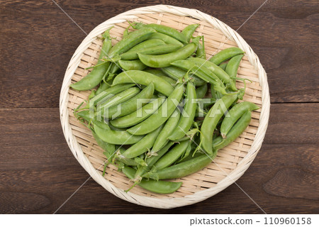 Harvested peas on the colander 110960158