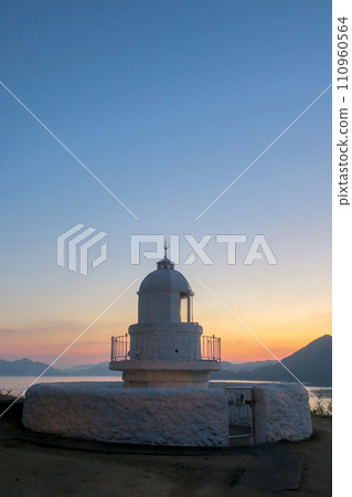 Hiroshima/Osakikamijima Nakanohana Lighthouse and sunrise Hiroshima/Osakikamijima Nakanohana Lighthouse and sunrise 110960564