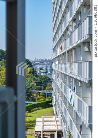 神奈川洋子台北住宅區根岸線公寓天空雲日早晨風景橫濱市磯子區改造 神奈川洋子台北住宅區根岸線公寓天空雲日早晨風景橫濱市磯子區改造 110960893
