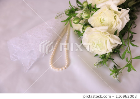 Bridal image with white ranunculus Bridal image with white ranunculus 110962008
