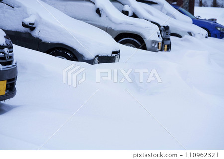 北海道停車場被大雪覆蓋 北海道停車場被大雪覆蓋 110962321