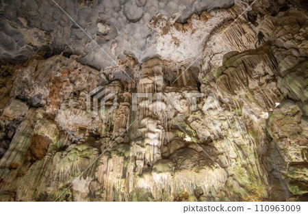 Beautiful flowstone and stalactites in Thien Cung Cave (Heavenly Palace Cave) of Halong Bay, Vietnam. Thien Cung Cave is one of the largest and most beautiful caves in Halong Bay. 110963009