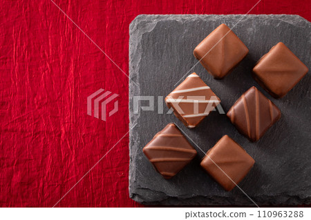 Image of chocolate 110963288