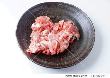 Domestic pork slices 110963960