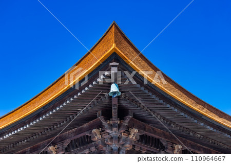 Beautiful and neat thatched roof in Japan 110964667