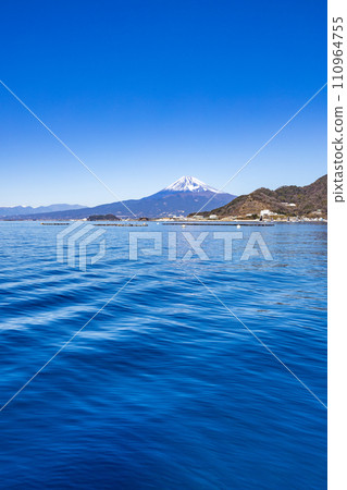 Beautiful view of Mt. Fuji from Nishiura Bay 110964755