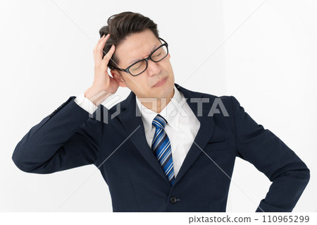 Businessman in trouble with holding his head 110965299