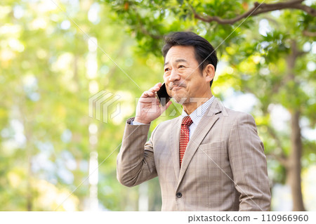 商人新鮮綠色智慧型手機 110966960