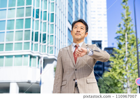 businessman building real estate 110967007