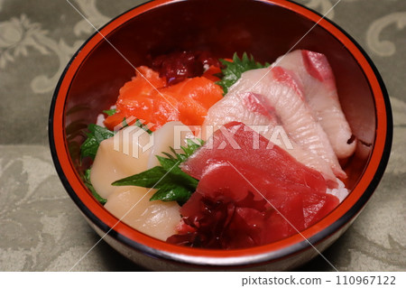 Delicious seafood rice bowl Delicious seafood rice bowl 110967122